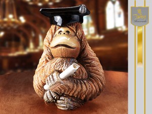 De Rosa, ORANGUTAN-ABSOLWENT - urugwajska figurka z ceramiki